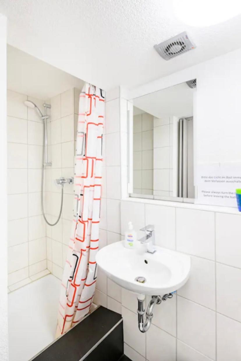 Guenstige Zimmer-Unterkunft Zimmer Mit Gemeinschaftsbad Lorrach Bagian luar foto