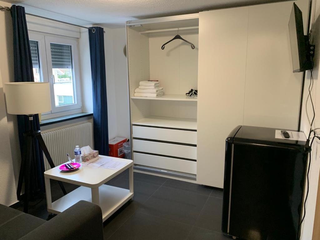 Guenstige Zimmer-Unterkunft Zimmer Mit Gemeinschaftsbad Lorrach Bagian luar foto