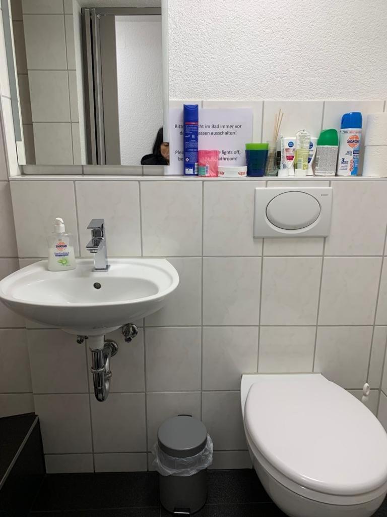 Guenstige Zimmer-Unterkunft Zimmer Mit Gemeinschaftsbad Lorrach Bagian luar foto